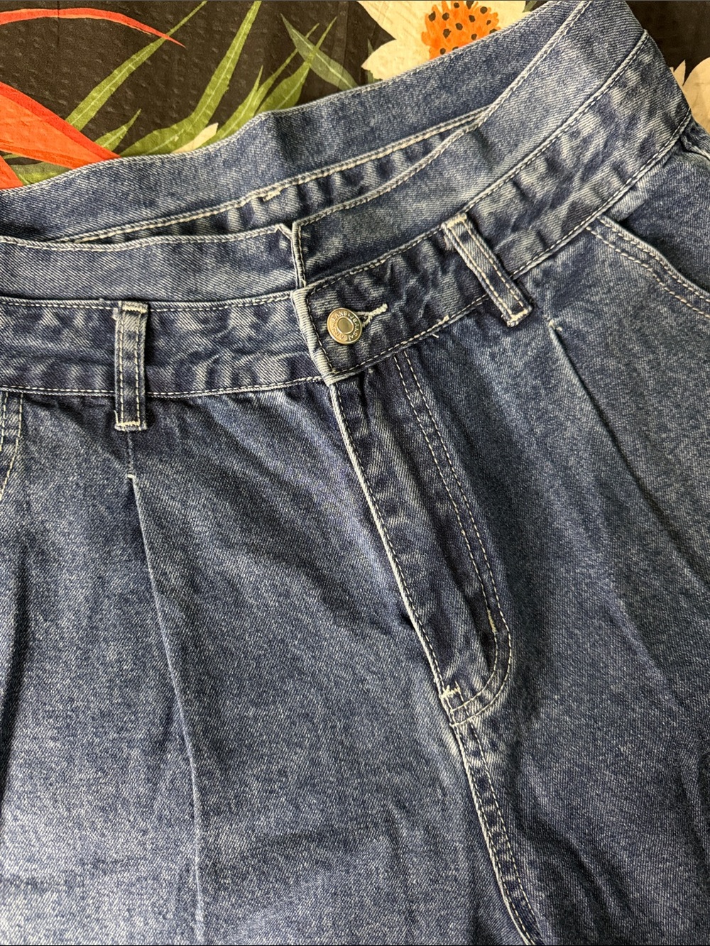 SHEIN Classic High-Waist Blue Women’s Pleated Barrel Jeans